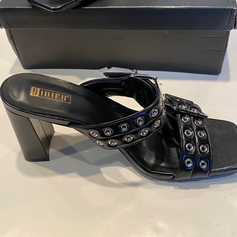 NIB Idifu Black Slip-on Double- Buckled Straps with Grommets High Heels - Picture 3 of 7